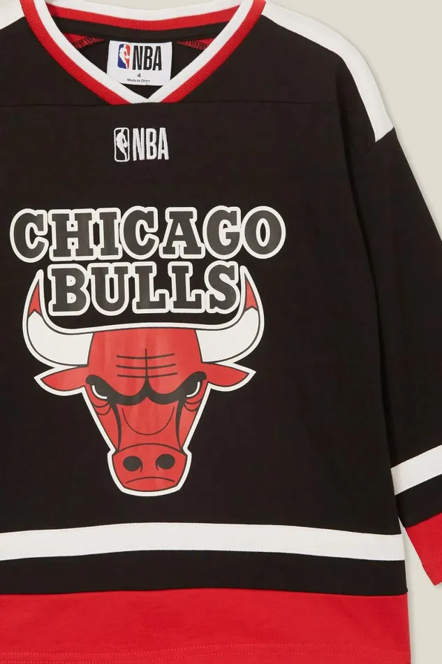 Boys 214 Tops and TShirts Cotton On License Oversized Long Sleeve Tee Lcn Nba Blackchicago Bulls Colour Block