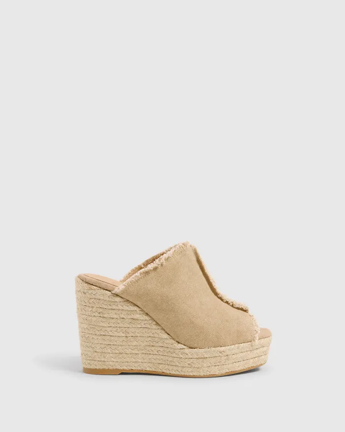 Castaer Fatima002 Sand Women Wedges