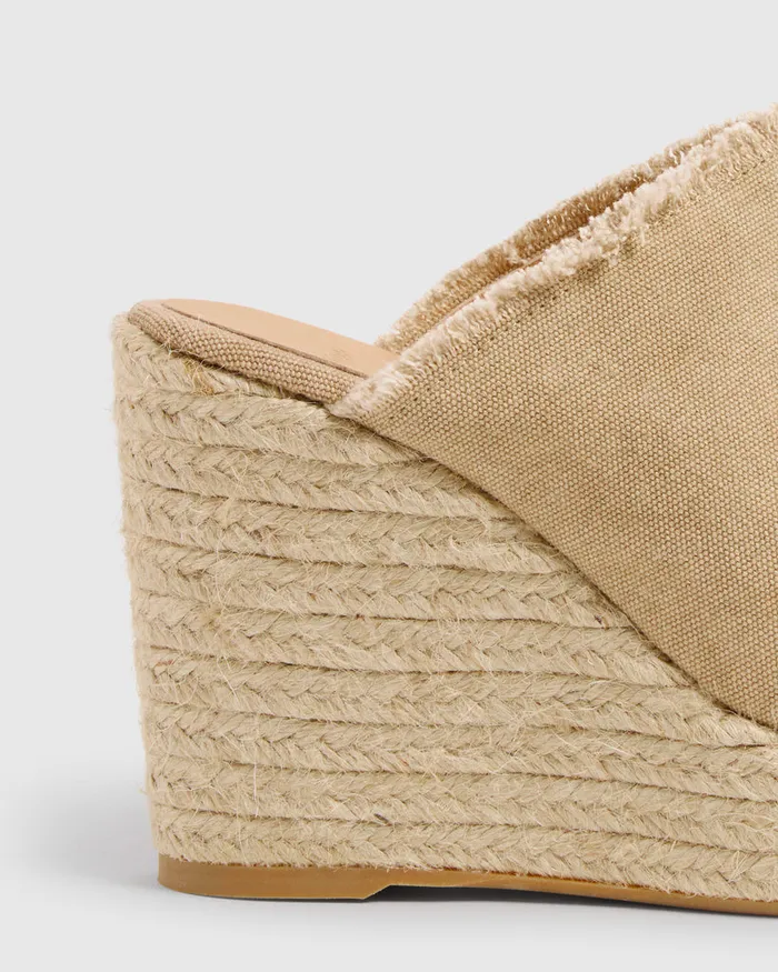Castaer Fatima002 Sand Women Wedges