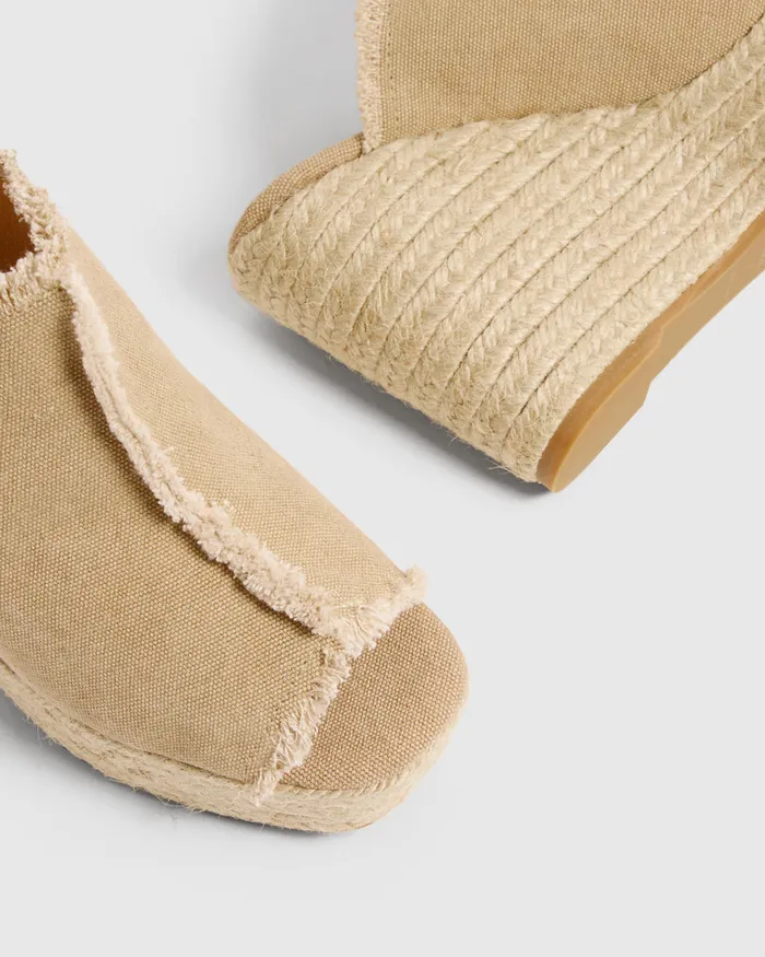 Castaer Fatima002 Sand Women Wedges
