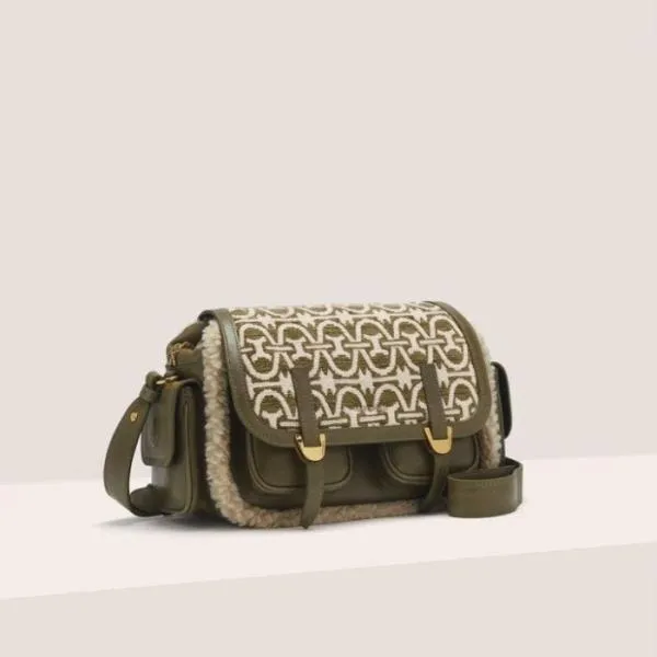 Coccinelle Campus Multimaterial Winter Monogram Medium Natmullaulau Women Coccinelle Crossbody Bags Coccinelle Campus Multimaterial Winter Monogram Medium Natmullaulau Women Coccinelle Crossbody Bags