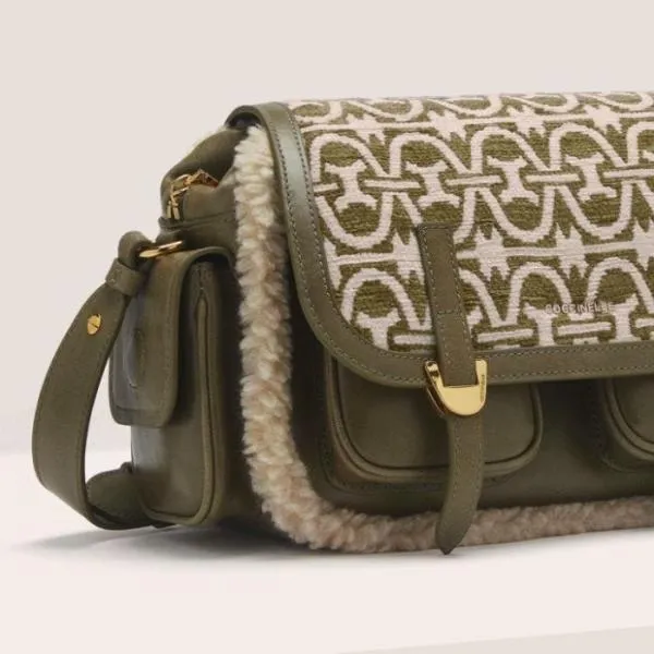 Coccinelle Campus Multimaterial Winter Monogram Medium Natmullaulau Women Coccinelle Crossbody Bags Coccinelle Campus Multimaterial Winter Monogram Medium Natmullaulau Women Coccinelle Crossbody Bags