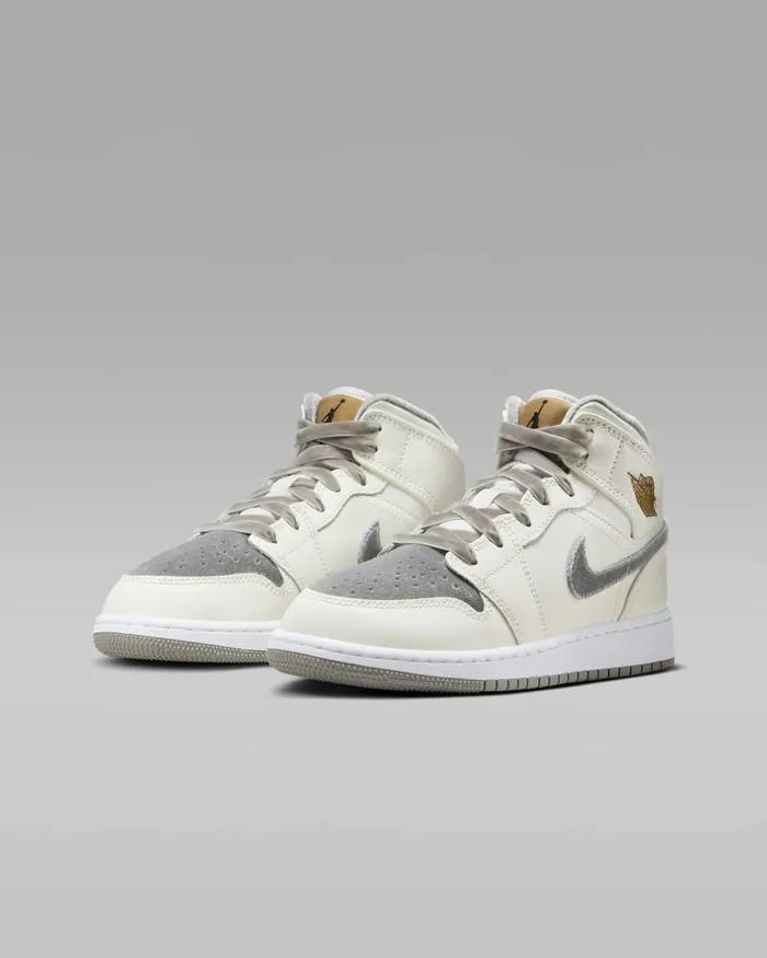 Kids Nike Jordan Air Jordan 1 Mid SE Sailmetallic Goldflat Pewter