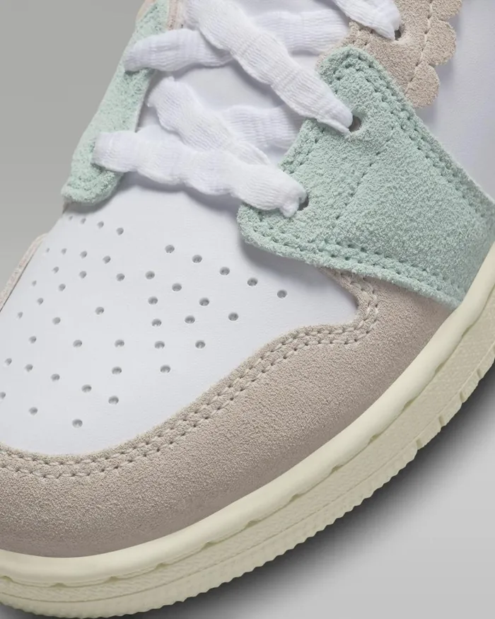Kids Nike Jordan Air Jordan 1 Mid SE Whitejade Iceguava Icepink Oxford