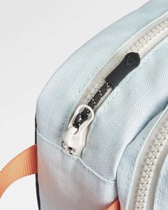 Passenger Clothing Travel Recycled Wash Kit Grey Olive Surf Spray WomenMen Backpacks and Bags