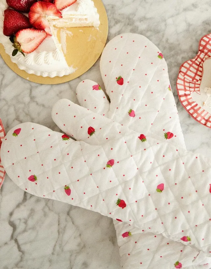Women Cynthia Rowley Home CR X Kit Quilted Oven Mitt White