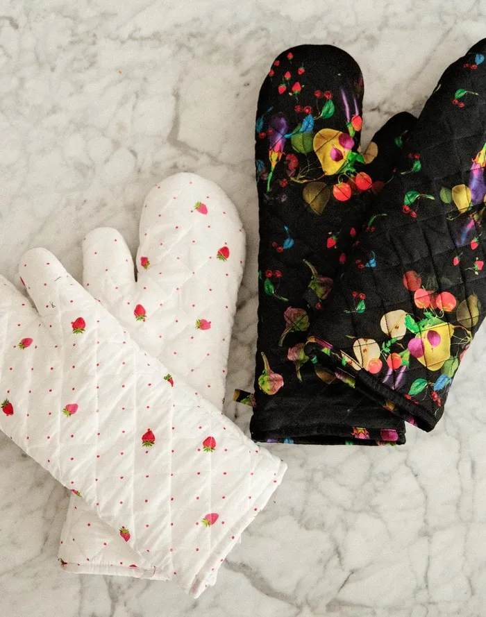 Women Cynthia Rowley Home CR X Kit Quilted Oven Mitt White Women Cynthia Rowley Home CR X Kit Quilted Oven Mitt White