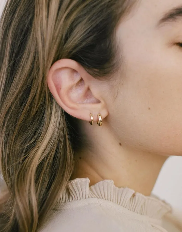 Women Jewelry Madewell Kinn Studio Classic Huggie Earrings Gold